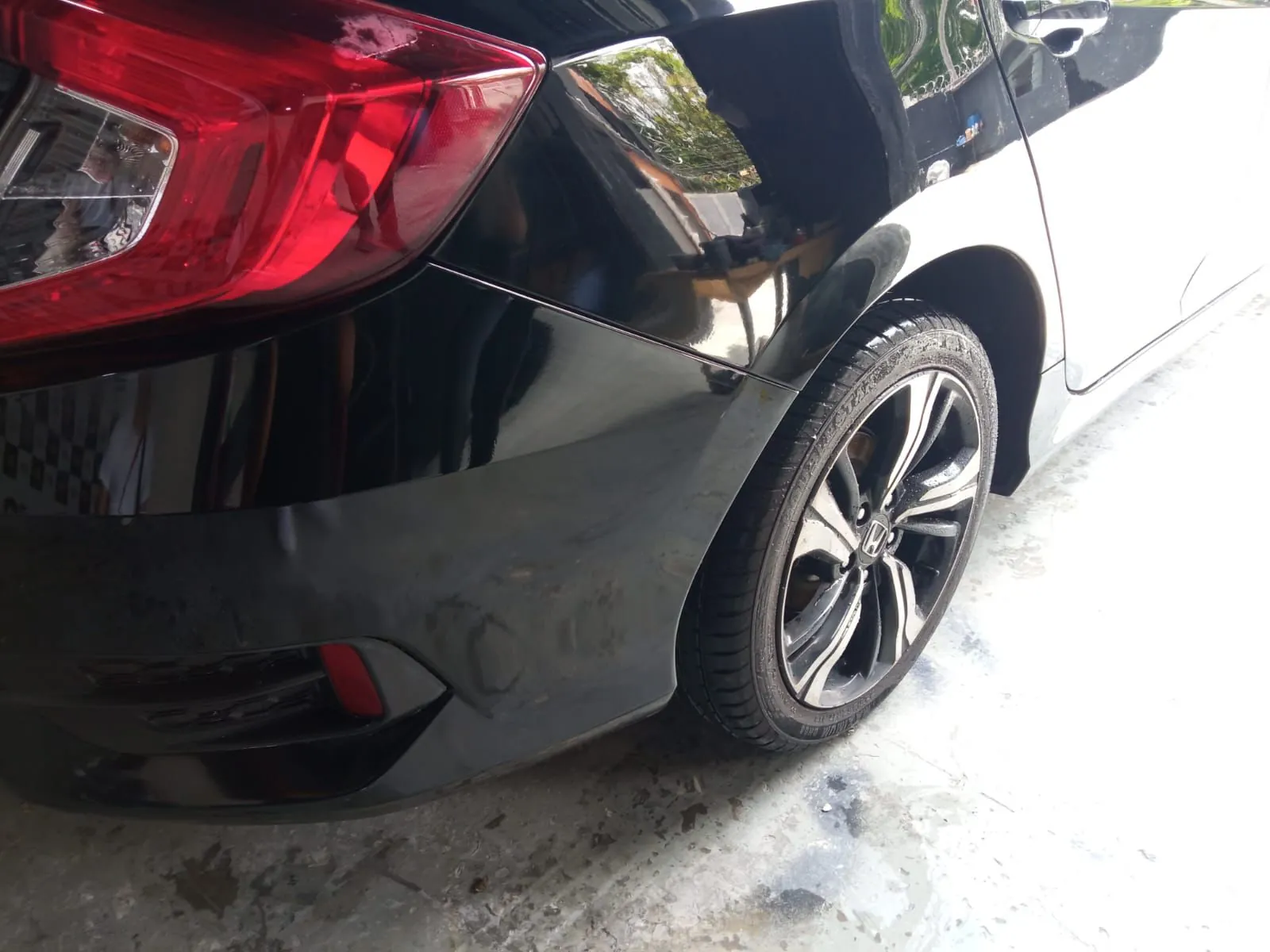 Honda Civic preto com brilho renovado depois de polimento na Replikar