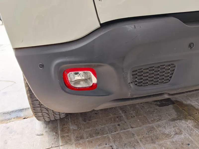 Para-choque de Jeep Renegade recuperado e pintado na Replikar, em BH